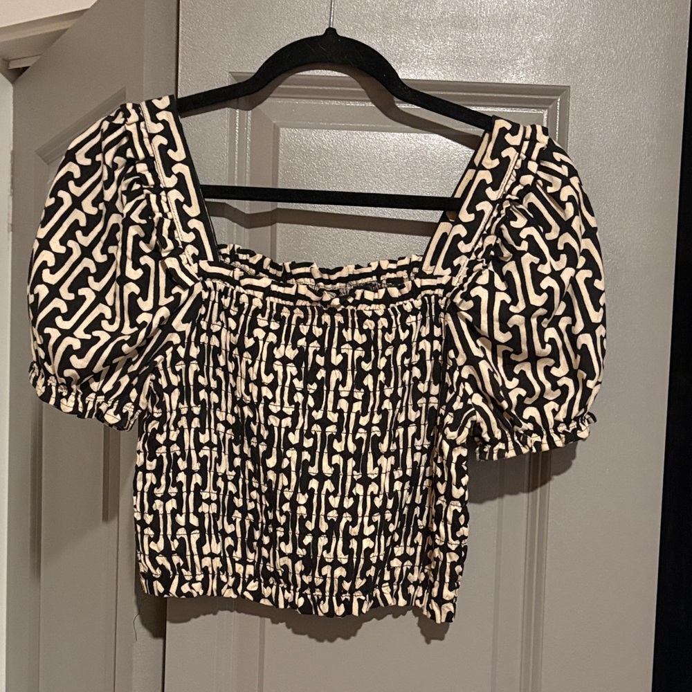 Monteau Black and Cream Puff Sleeve Smocked Crop Top with Chain Print